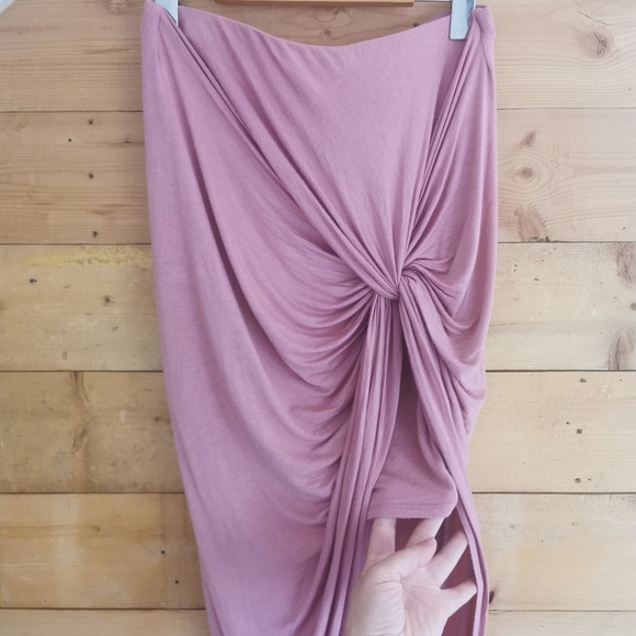 Asymmetrical Skirt - Picture 7 of 7